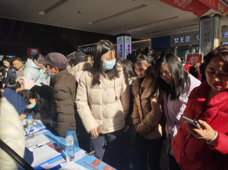 春联街道妇联积极推进妇女就业巾帼行动