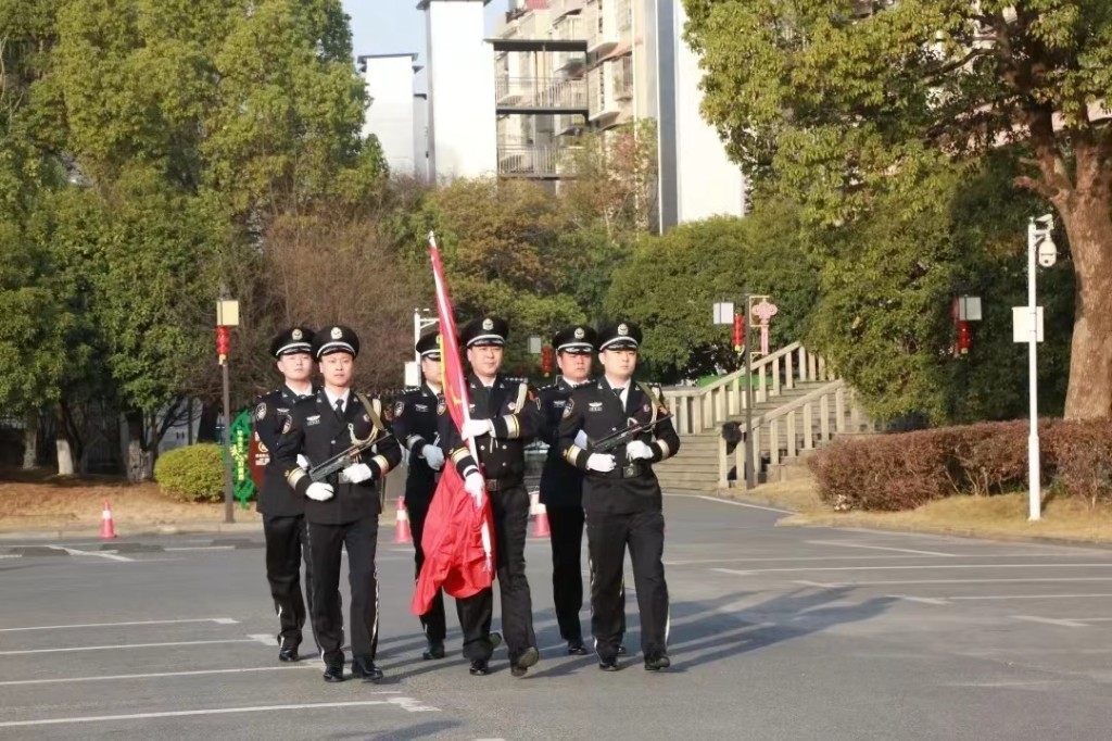 新春第一个工作日，石峰区举行升旗仪式