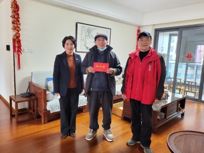 市民政局开展离退休干部走访慰问活动