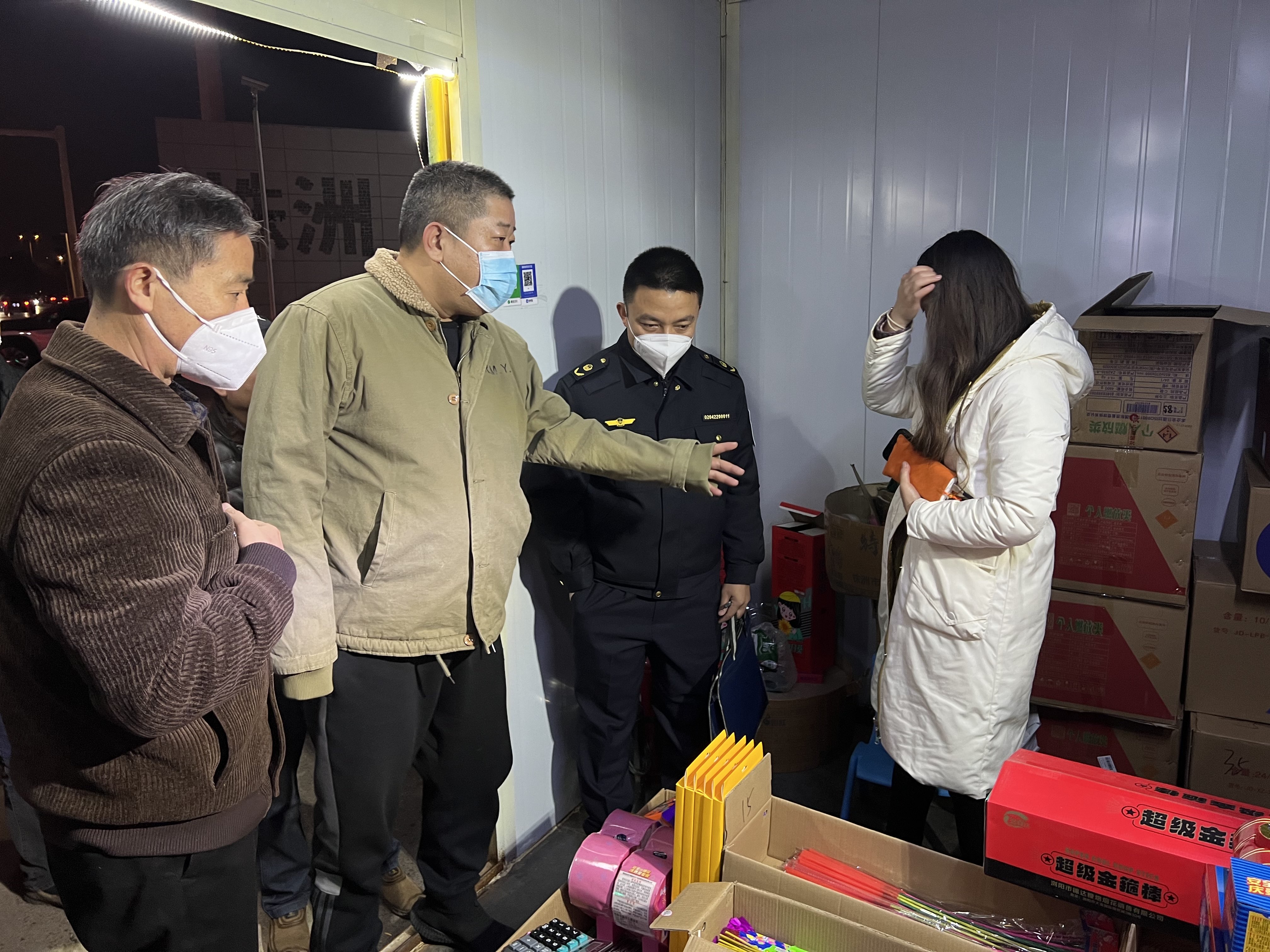 天元区应急管理局 开展烟花爆竹打非治违夜查行动
