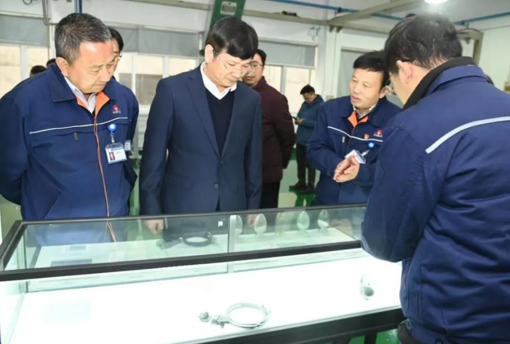 王卫安率队调研株洲经开区 助推企业加快上市