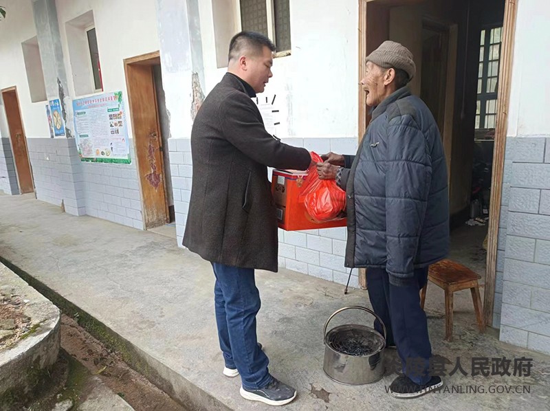 下村乡：春节慰问敬老院，安全检查除危险