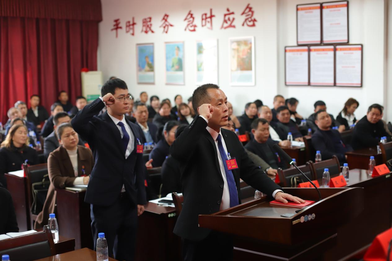 渌口镇第十六届人民代表大会第四次会议胜利召开