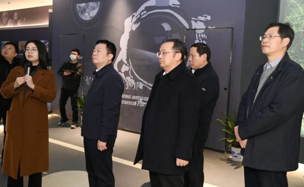省政协副主席何寄华率队来株洲经开区调研