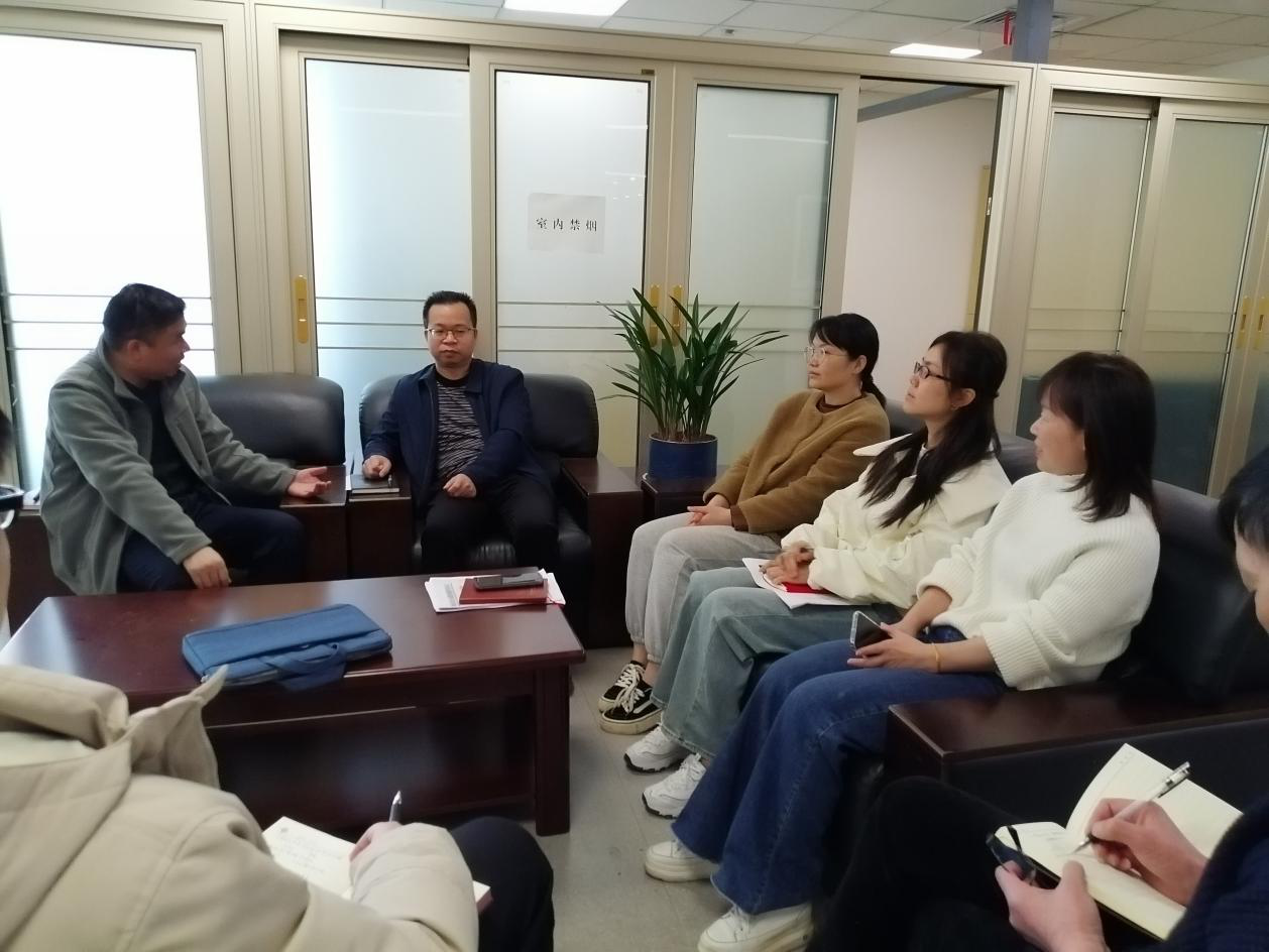 市投资服务中心主任肖冬亮到市民中心发改委（国动办）行政审批窗口调研指导工作