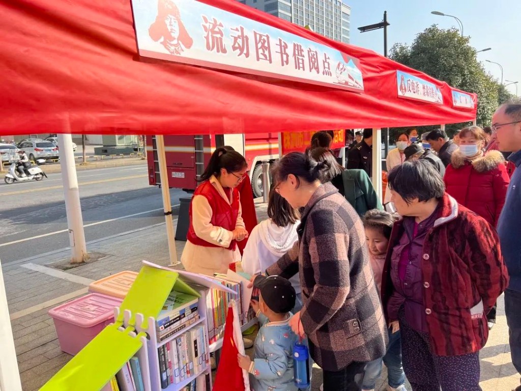 学雷锋日，石图在行动！