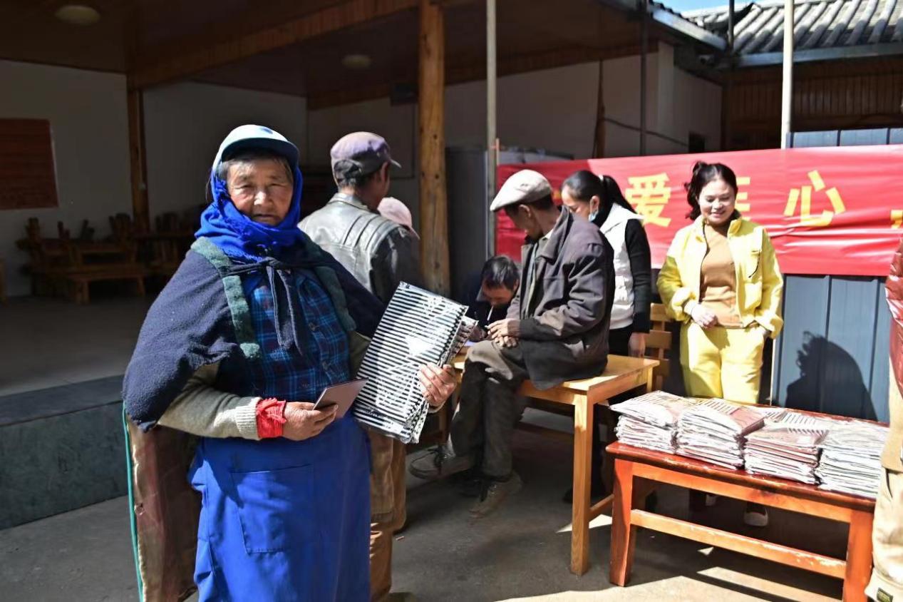 民族团结一家亲，爱心捐赠暖人心