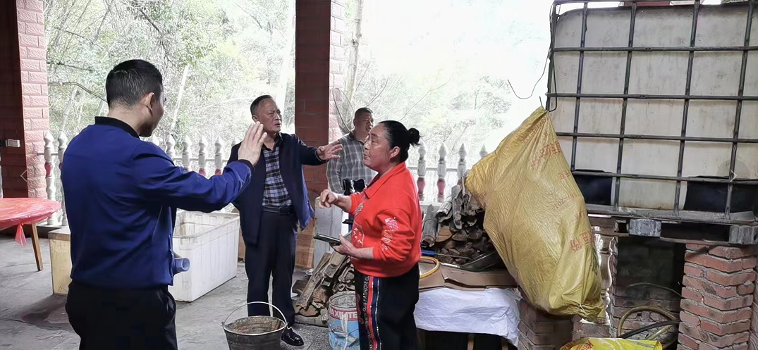 区市场监督管理局调研食品安全“两个责任”机制落实情况