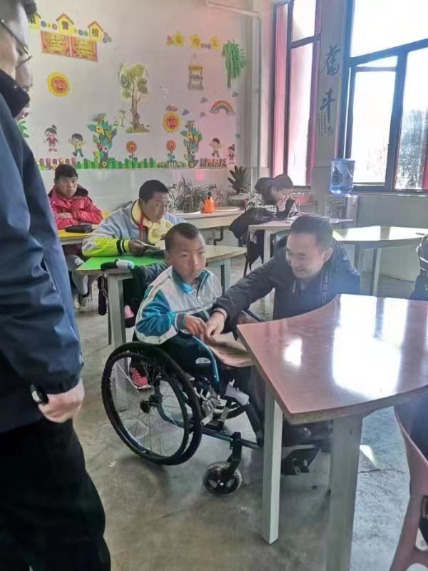 民族团结一家亲，爱心捐赠暖人心