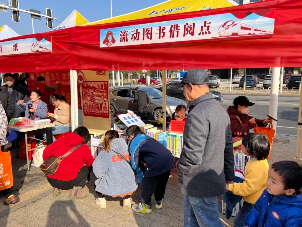 学雷锋日，石图在行动！