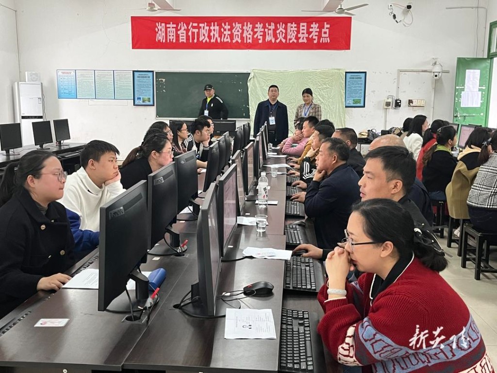 县司法局组织开展行政执法资格考试