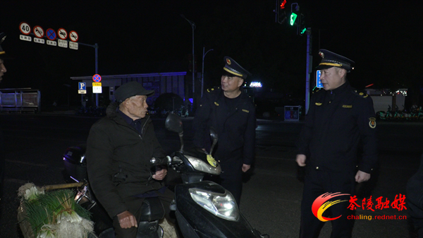 茶陵：多部门联合出击整治夜间马路市场