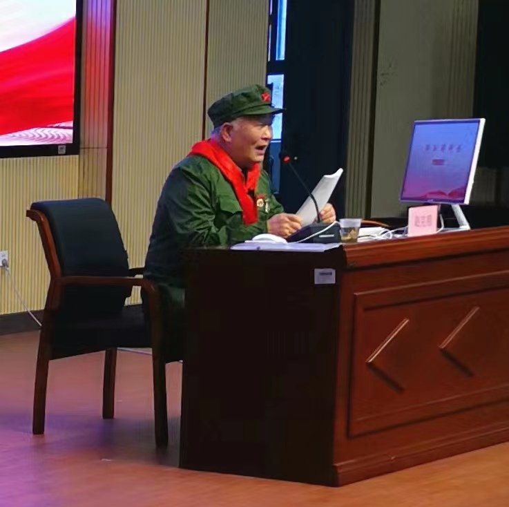 红色宣讲入校园 上好开学第一课