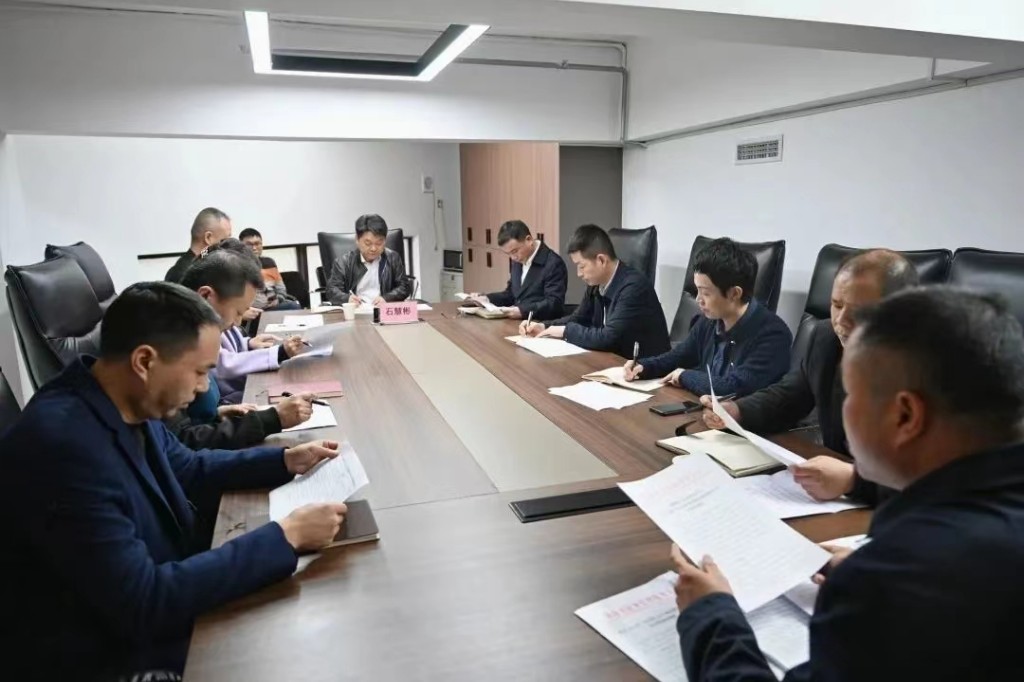 区长接听“12345”热线，回复、交办一批市民关注问题