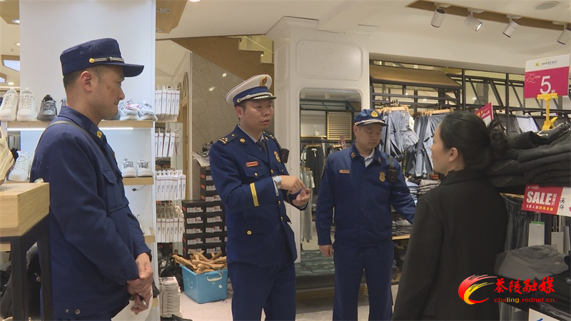 茶陵县消防救援大队开展畅通消防“生命通道”集中清查行动