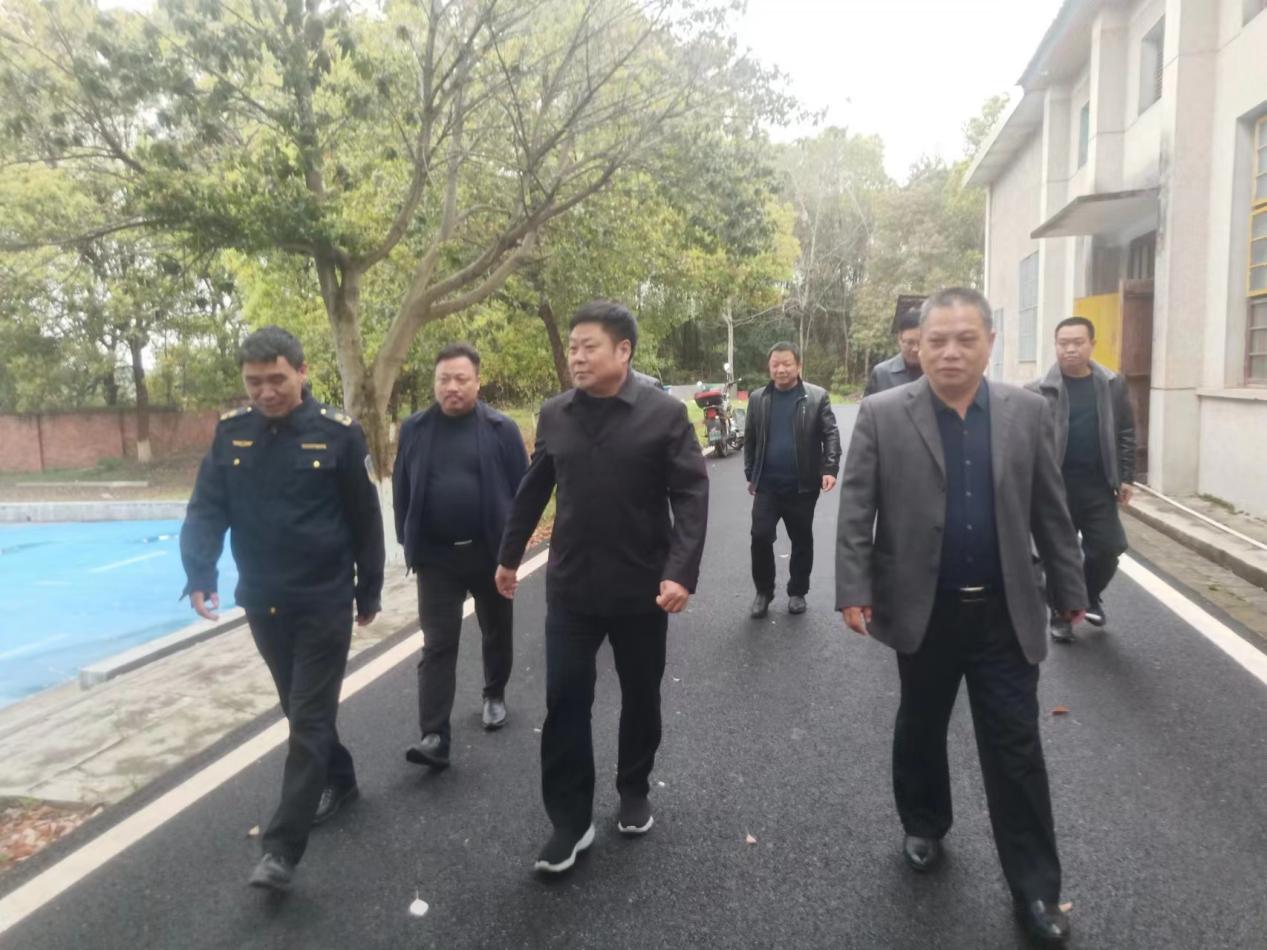 攸县政协副主席胡建雄同志率队深入石羊塘中学开展食品安全大检查