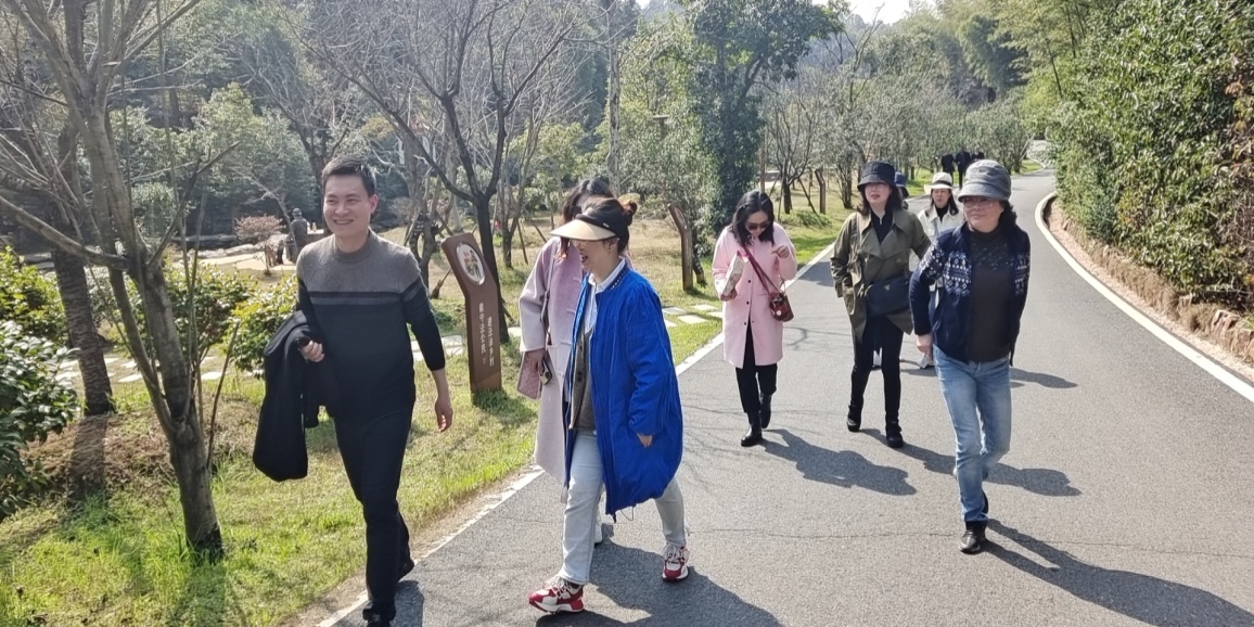 奋进新时代，巾帼焕新貌