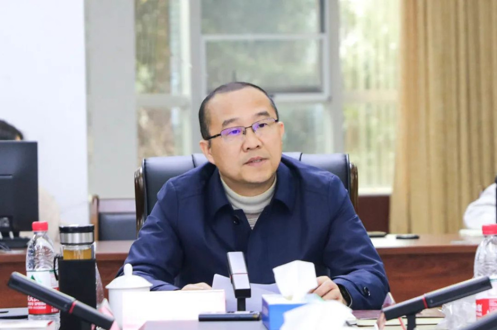 区委书记唐卫湘主持芦淞区委理论学习中心组第二次集中学习