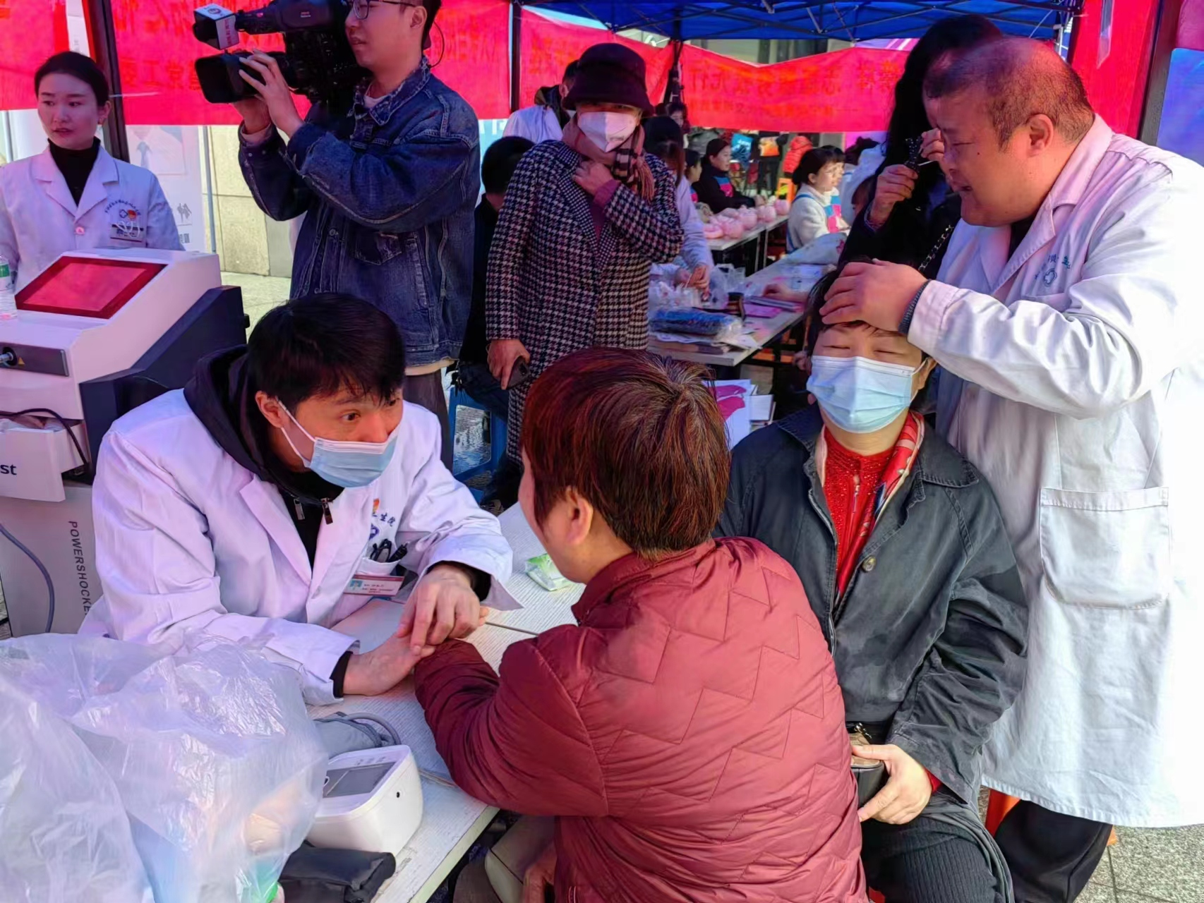 传承雷锋精神，践行为民初心---芦淞区卫健系统开展系列志愿服务活动