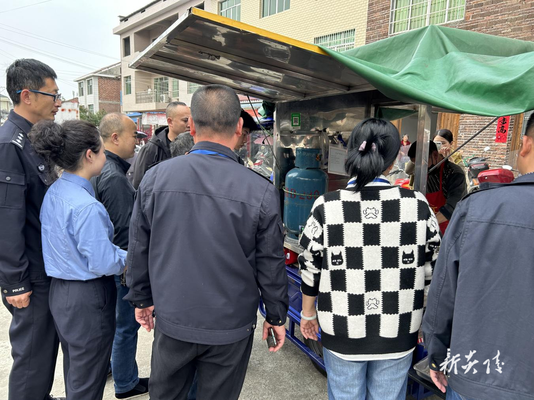 鹿原镇开展校园周边食品摊贩专项整治