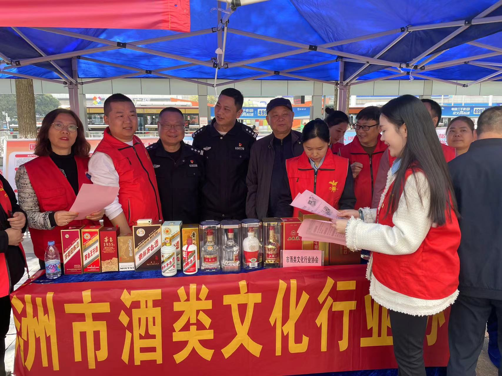 市发改委开展反对商品过度包装和反食品浪费宣传
