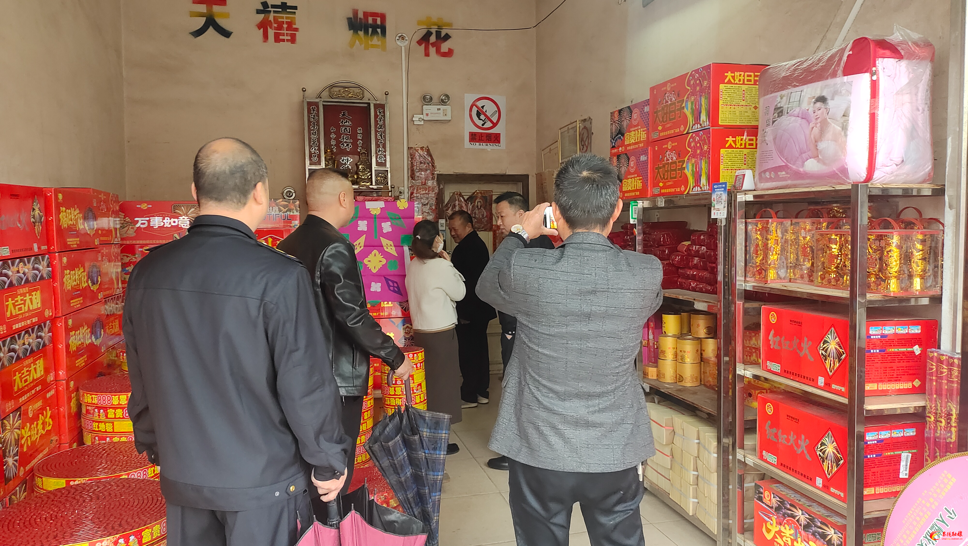 下东街道开展烟花爆竹“打非治违” 专项整治行动