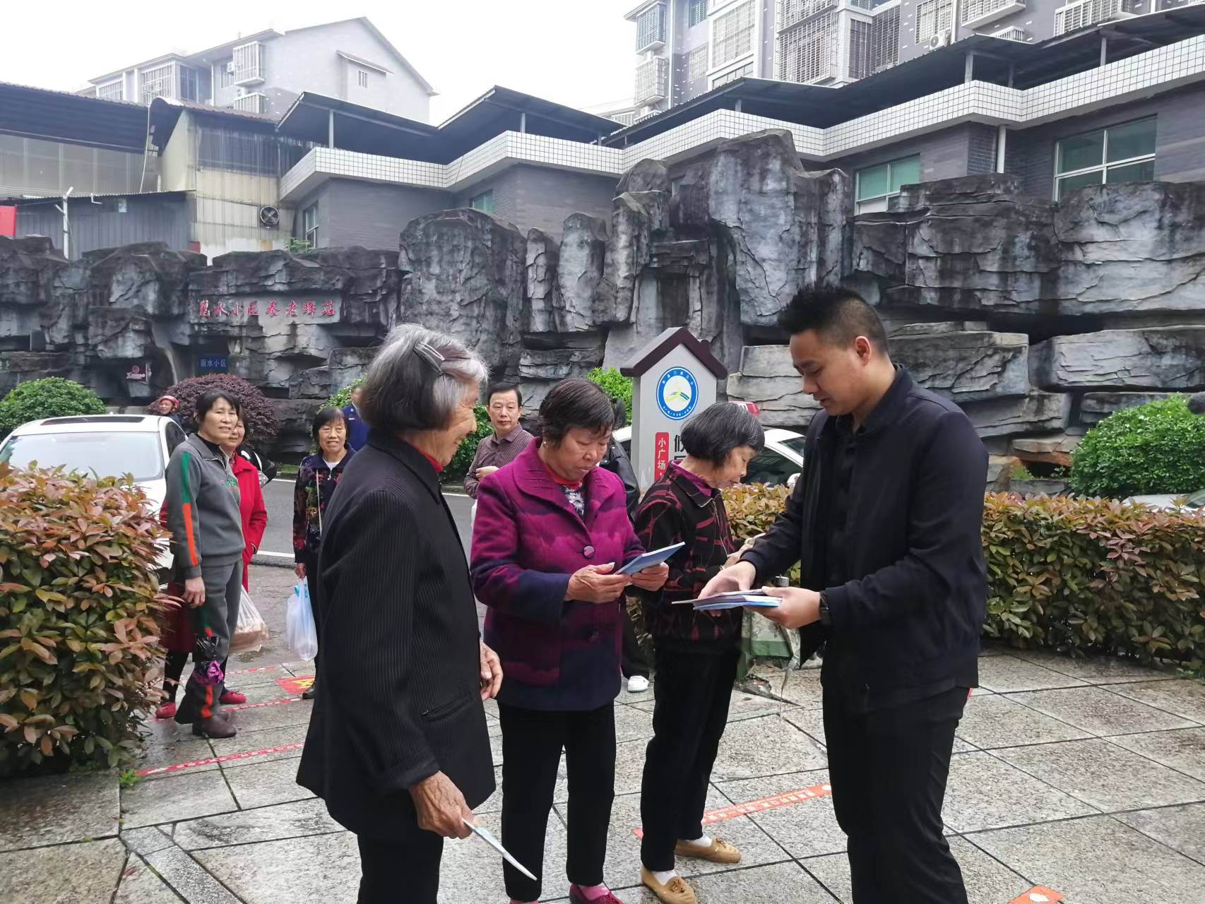 小区党建引领基层治理——执法进小区  打通服务群众"最后一米"