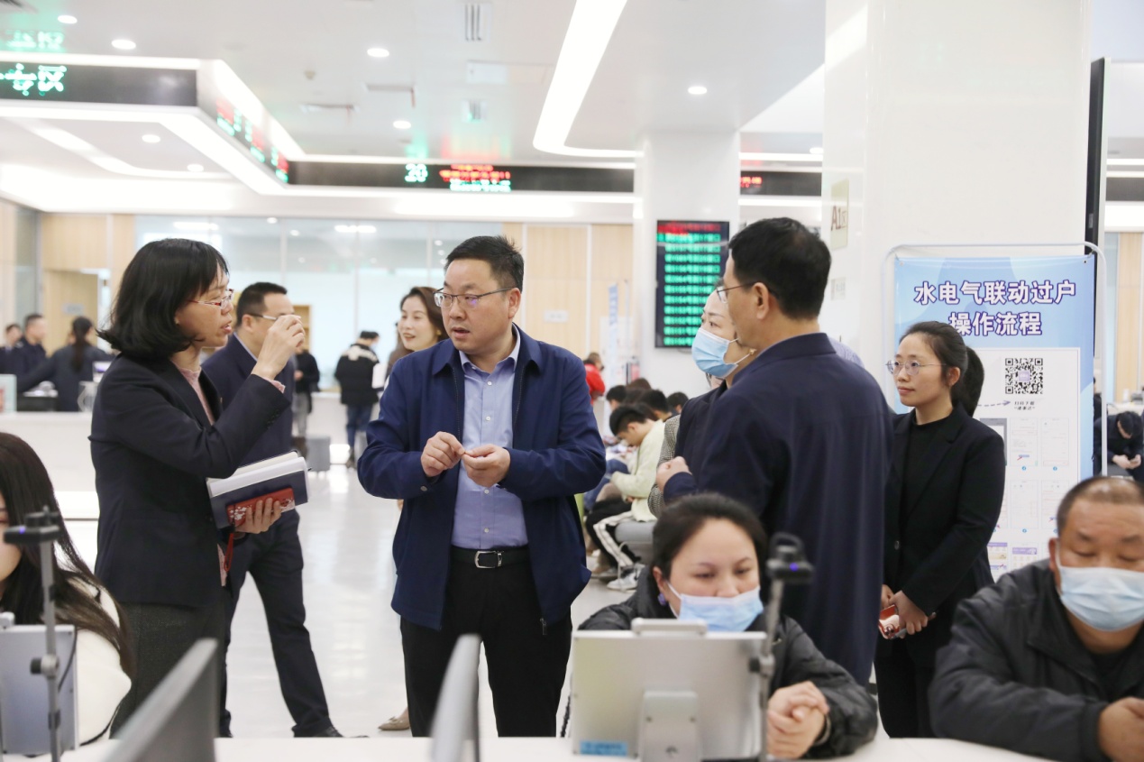 深化"一把手走流程"活动 切实提升"三窗两首"服务质效