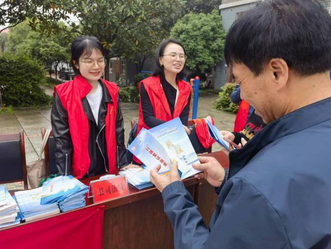 小区党建引领基层治理——执法进小区  打通服务群众"最后一米"