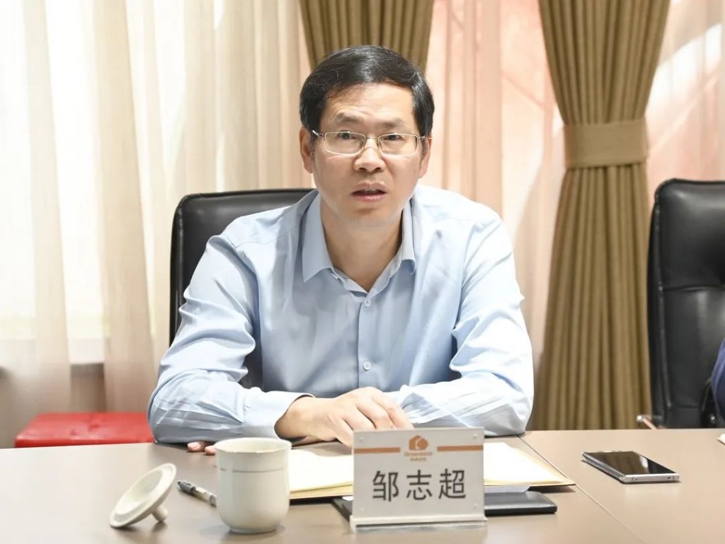 邹志超调度绿地21城保交楼工作