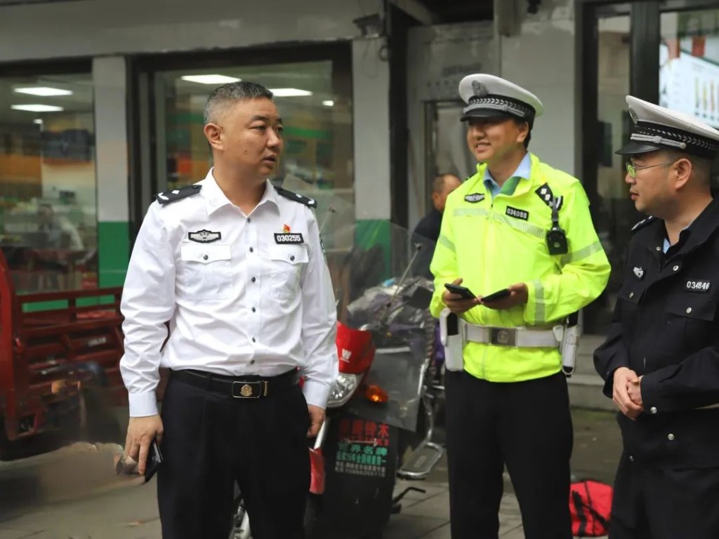 杨波同志暗访督查交通违法整治工作