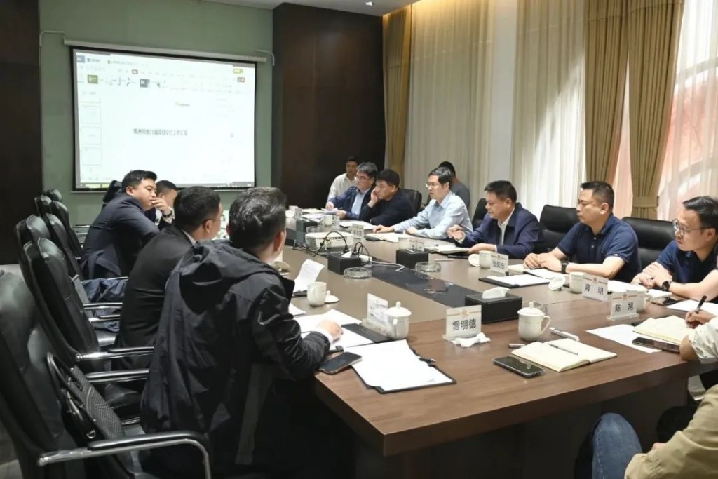 邹志超调度绿地21城保交楼工作