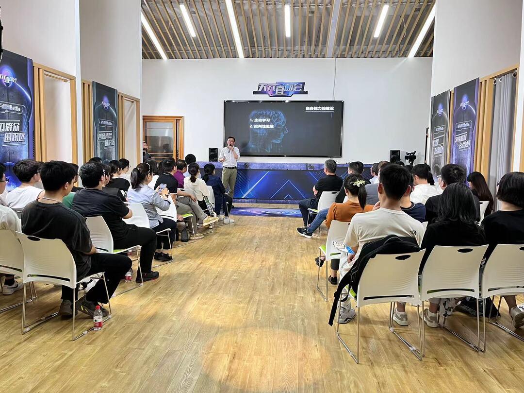 株洲高新区举办首届“天元直面会” | 剑桥大学博士主讲如何直面AI与人类竞争？