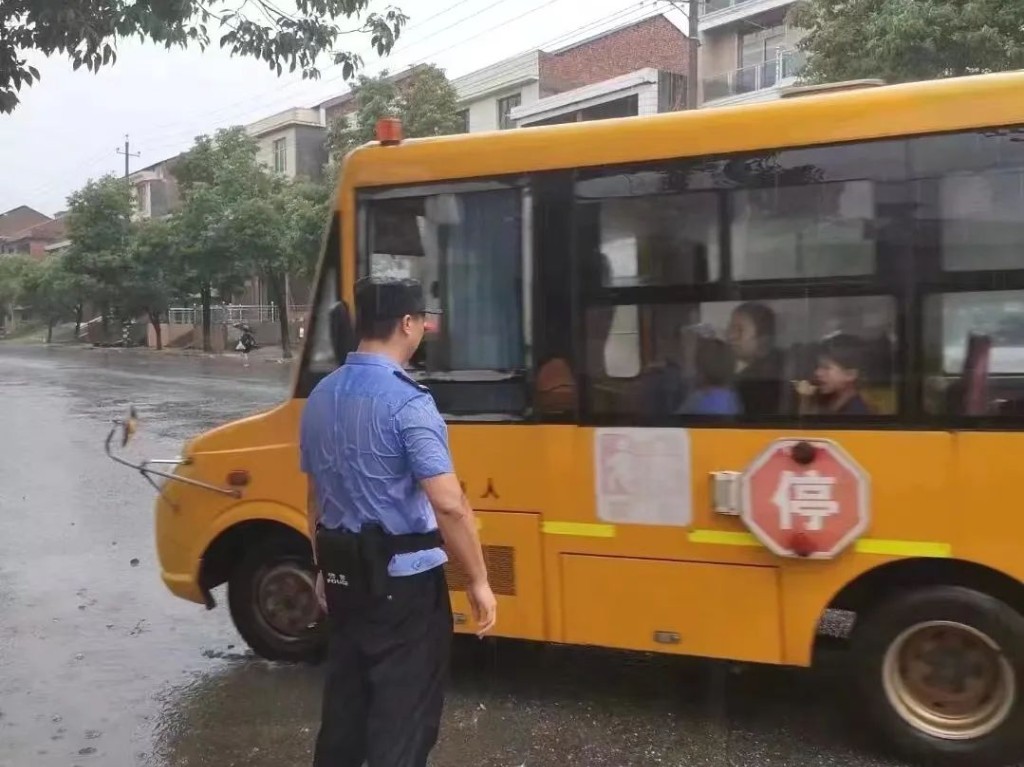 筑牢生命防线！菜花坪派出所多措并举推进“治顽疾、压事故、保畅安”交通违法整治百日攻坚行动