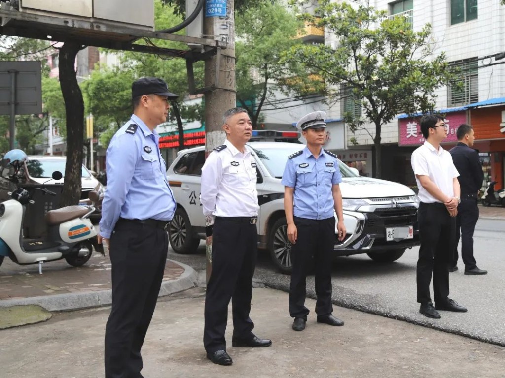 杨波同志暗访督查交通违法整治工作