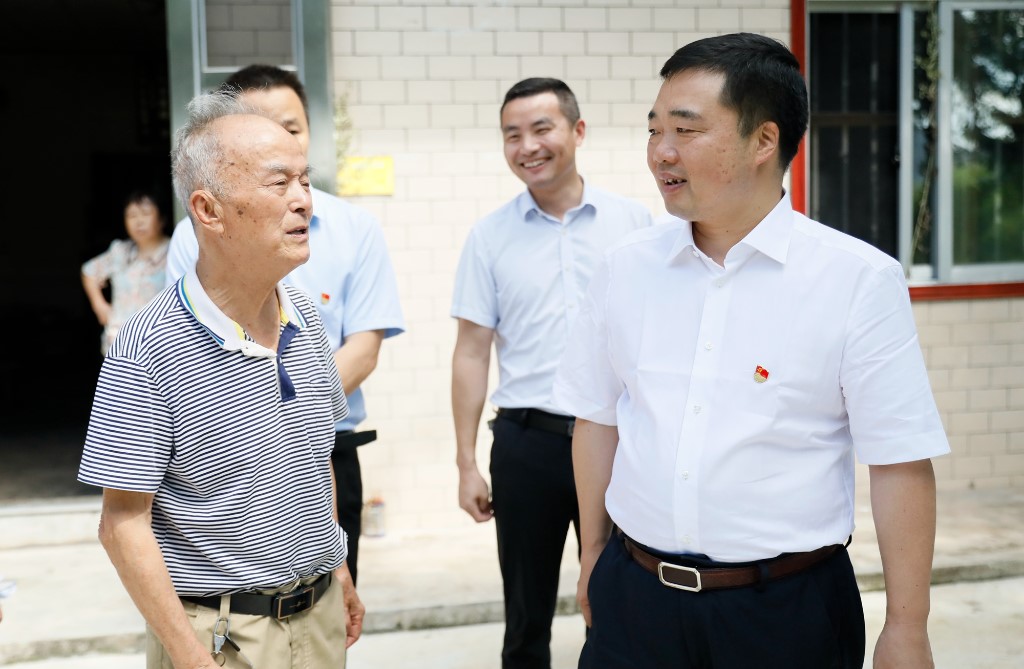 李鹏程开展“七一”走访慰问 向全县各级党组织和广大党员致以节日的问候