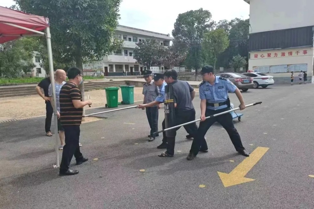 普法宣传进校园，护航成长“警”相随
