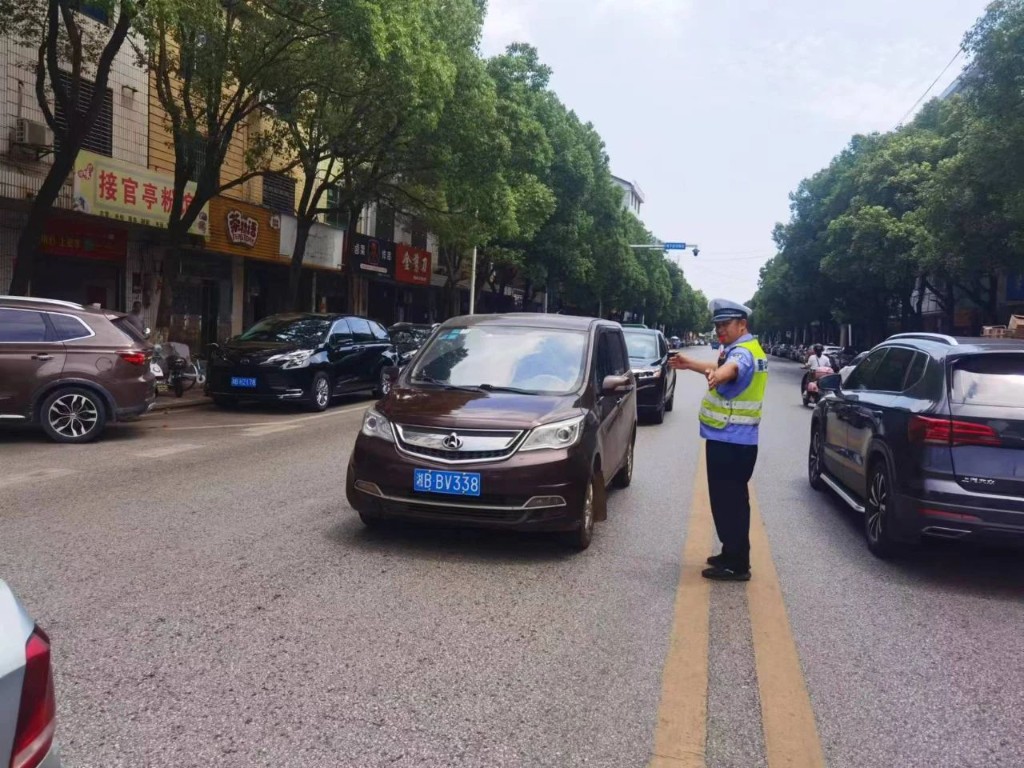 【护航高考】 高考首日 | 攸县交警全力以赴护航高考