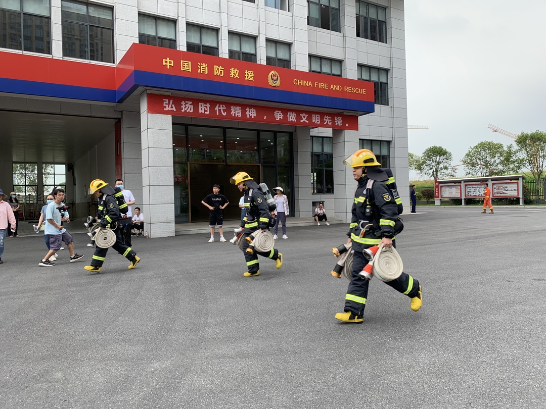 作风建设年 | 致敬“火焰蓝”!青训营实践课堂在天元消防站开讲