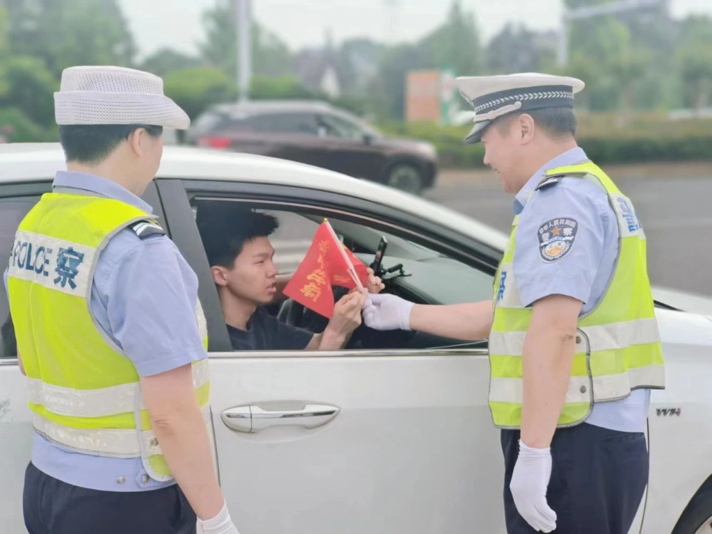【护航高考】 高考首日 | 攸县交警全力以赴护航高考