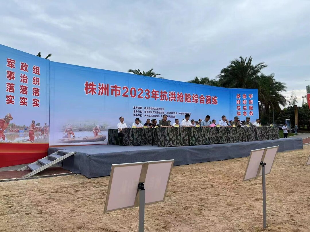 直升机、无人机、救援艇都来了,这是什么大阵仗?