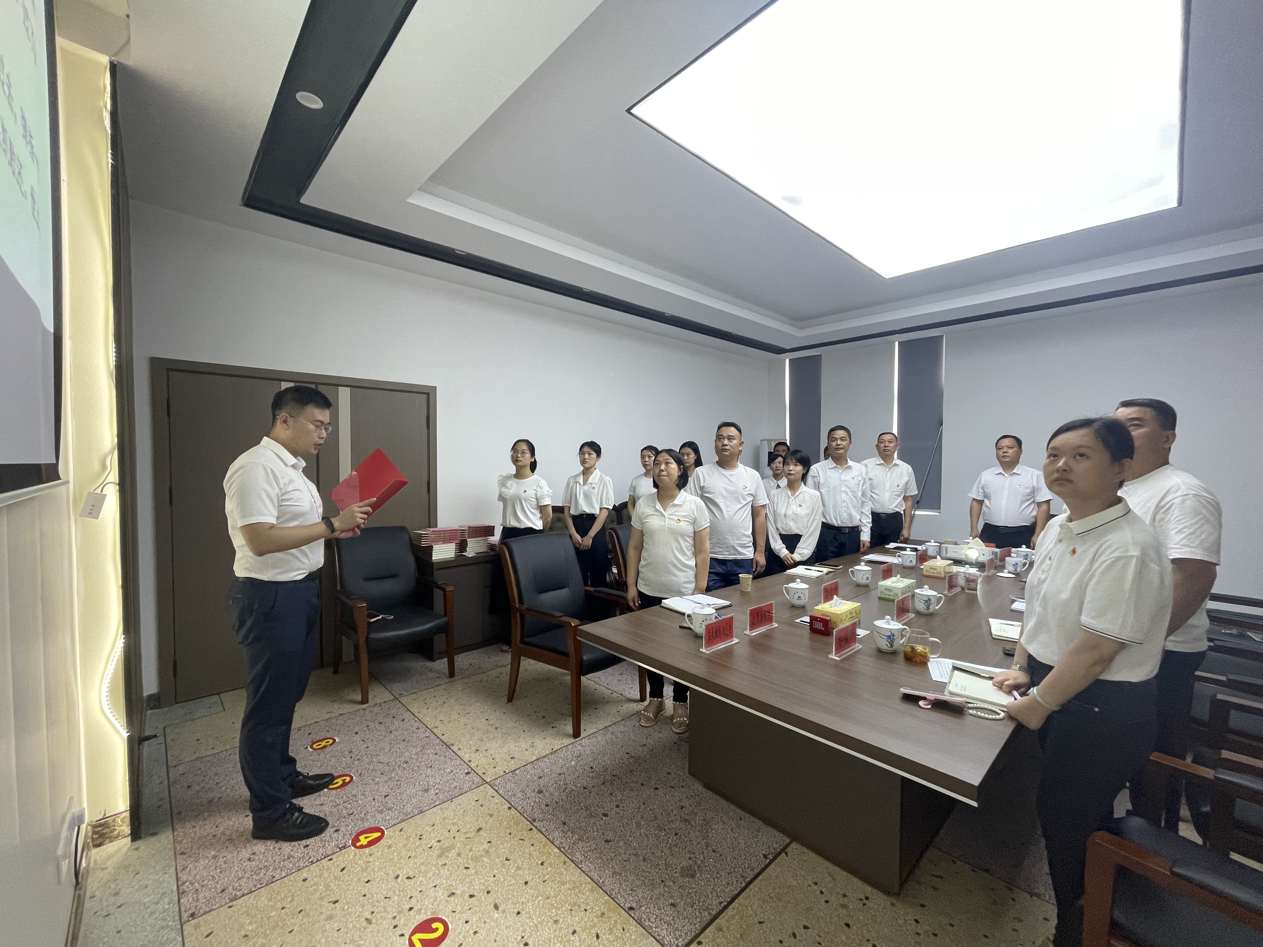 株洲市信访局:召开庆祝中国共产党成立102周年表彰大会|开展党员政治生日"七个一"活动