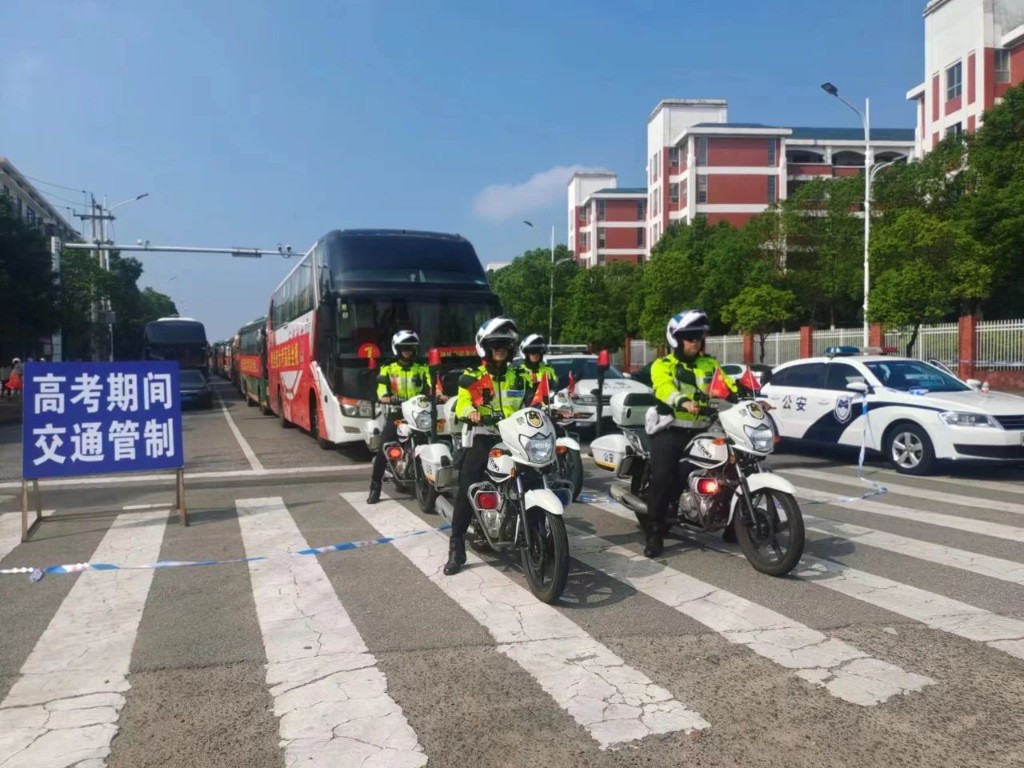 【护航高考】 高考首日 | 攸县交警全力以赴护航高考