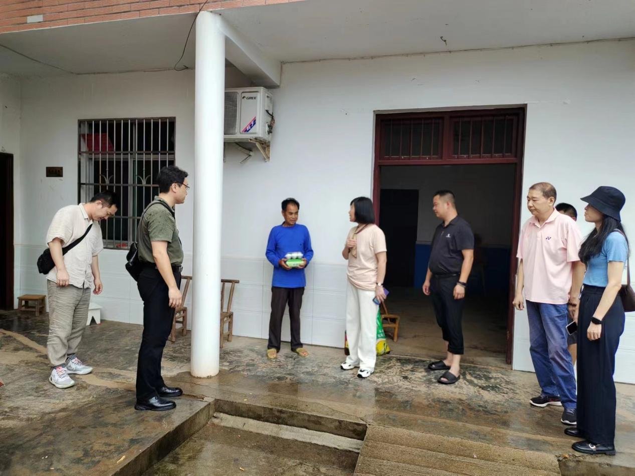 情深意“棕“  温暖民心 ——天元区自然资源局党支部走访慰问困难群众