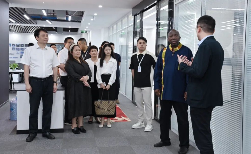 非洲科学院院长一行调研株洲北斗产业园