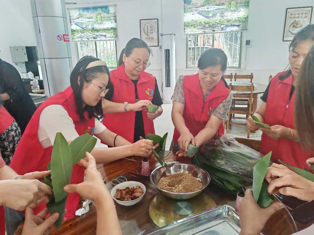 【我们的节日·端午节】古岳峰镇开展“浓情端午 与爱同行”新时代文明实践活动
