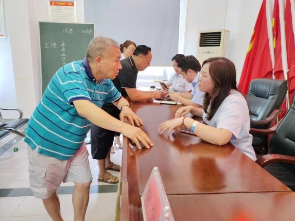 政务公开主题日|市医保局开展医保政策进社区活动