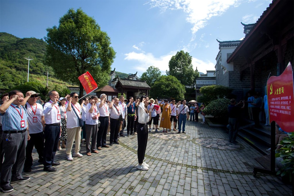 “传承红色基因,凝聚奋进力量”——贺家土街道组织党员赴醴开展党性学习实践活动