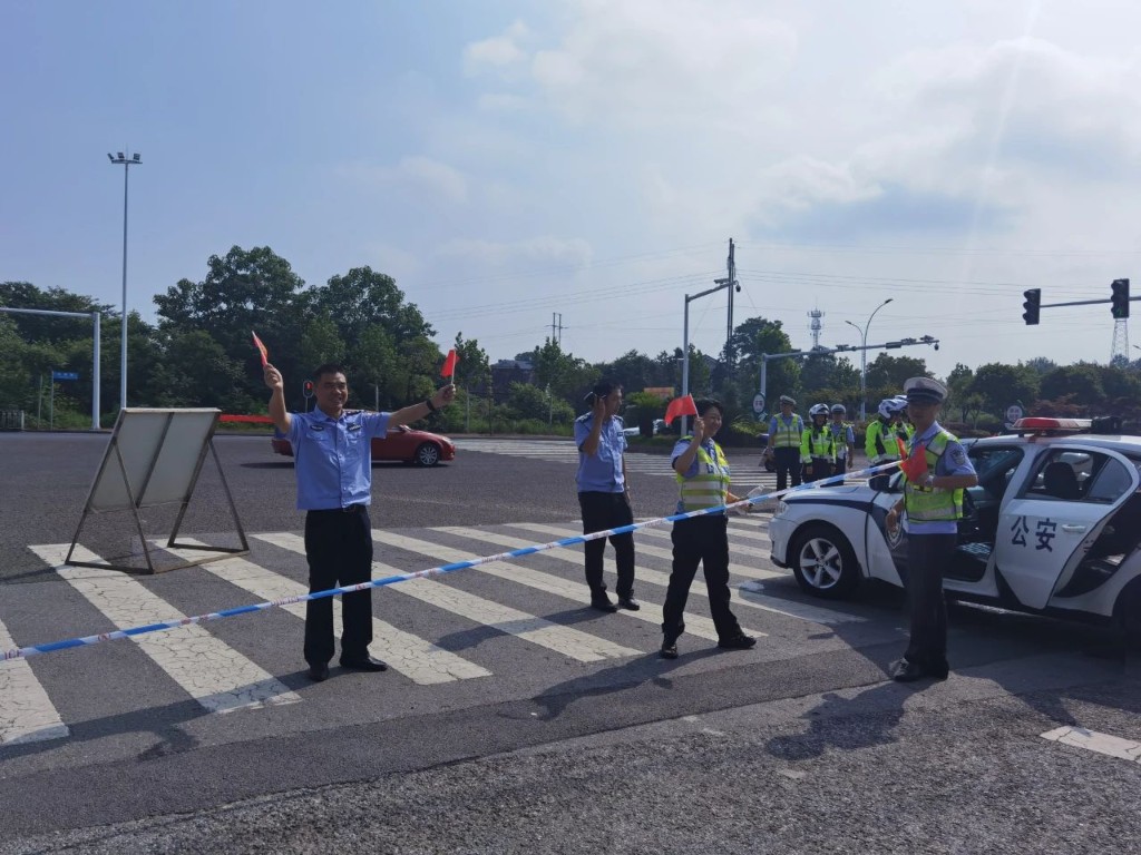 【护航高考】 高考首日 | 攸县交警全力以赴护航高考