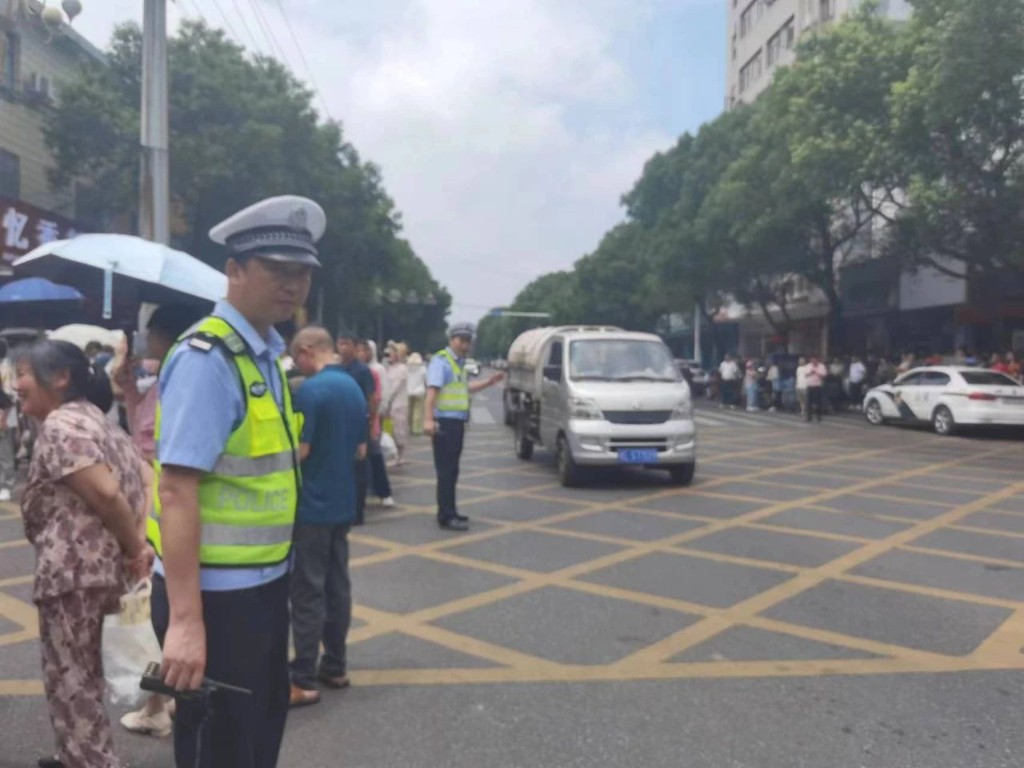 【护航高考】 高考首日 | 攸县交警全力以赴护航高考